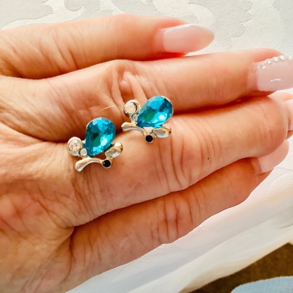 Cute as a bug! Turquoise Silver Earrings - Picture 3 of 6